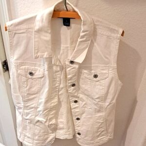 Charter Club White Sleeveless Vest